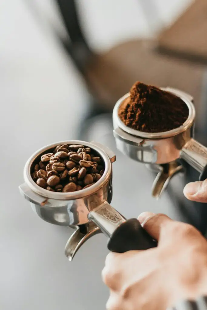 Jak wybrać odpowiednią kawę ziarnistą – Przewodnik dla koneserów