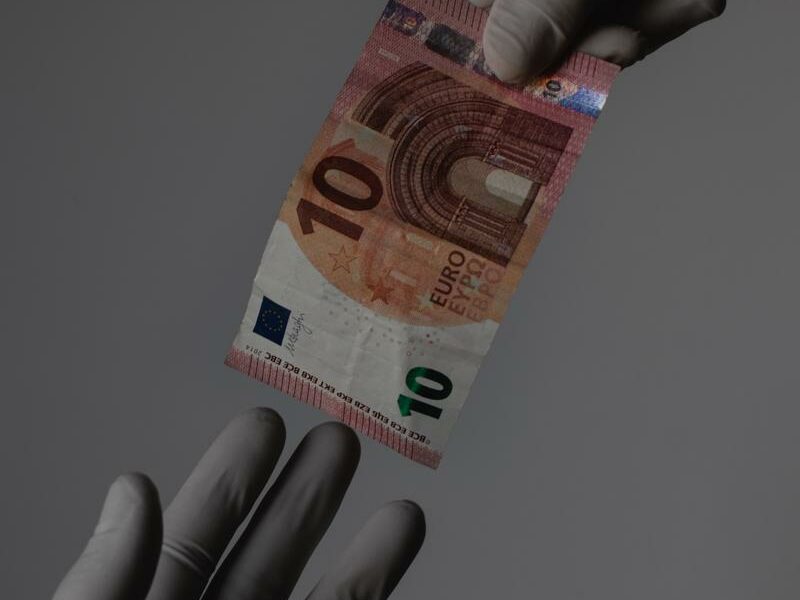 Jakie waluty są w użyciu w Albanii?