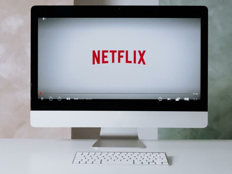 Jak obejrzeć Netflixa za darmo w 2024 roku – proste sposoby, które działają!