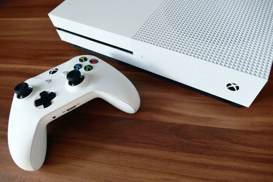 „Xbox One X czy PS4 Pro: Która konsola jest najlepsza dla Ciebie? Xbox One S vs PS4 Pro”