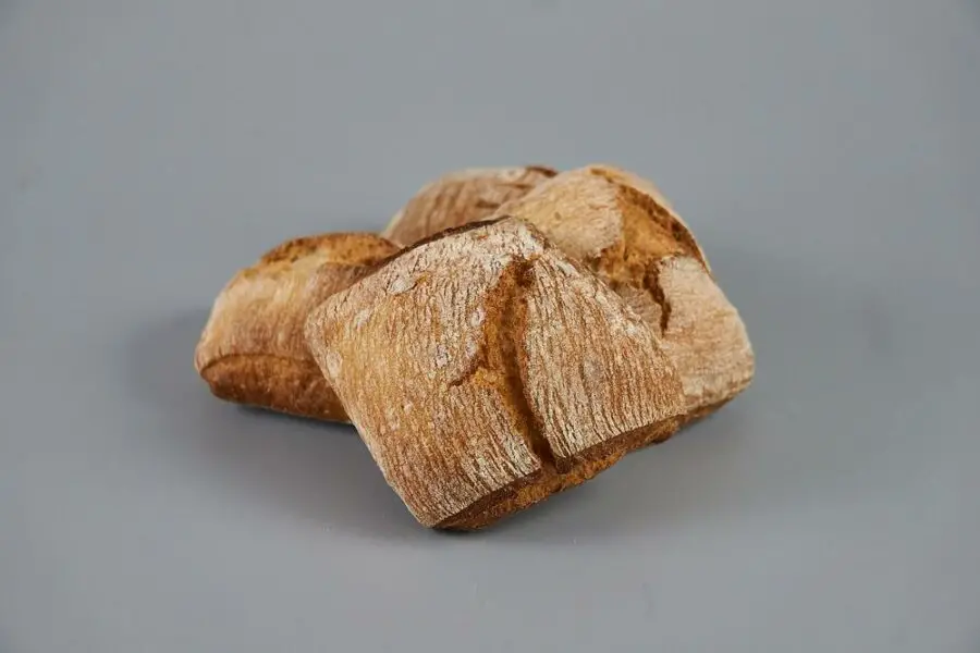 „W kulinarnej podróży: ile kosztuje chleb w Szwecji i Grecji?”