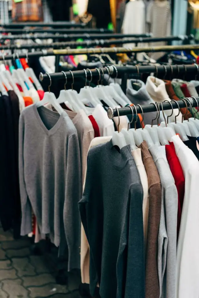 Jak otworzyć sklep z ubraniami: Praktyczny poradnik na temat otwarcia własnego sklepu z odzieżą