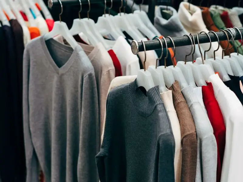Jak otworzyć sklep z ubraniami: Praktyczny poradnik na temat otwarcia własnego sklepu z odzieżą