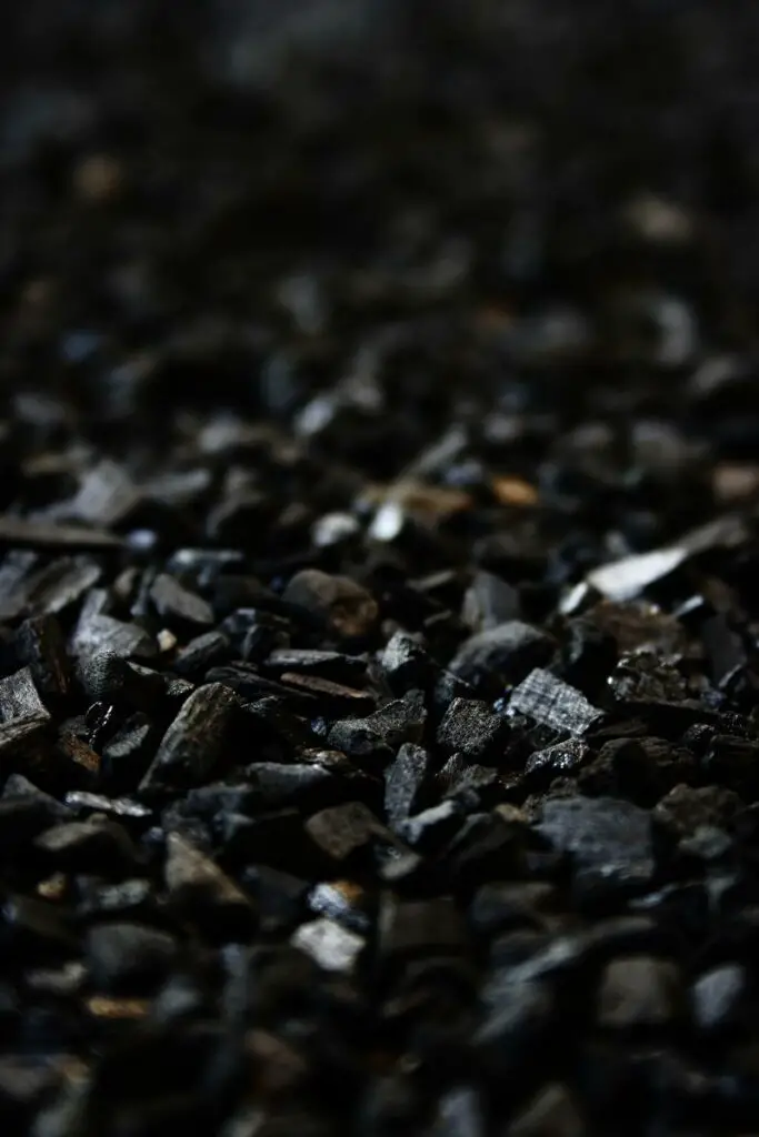 Jak skutecznie kupić węgiel przez internet? Poradnik dla osób szukających jak nabyć węgiel online
