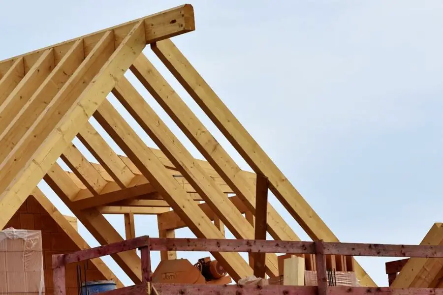 „Jak oszacować koszty budowy domu: poradnik dla każdego inwestora”