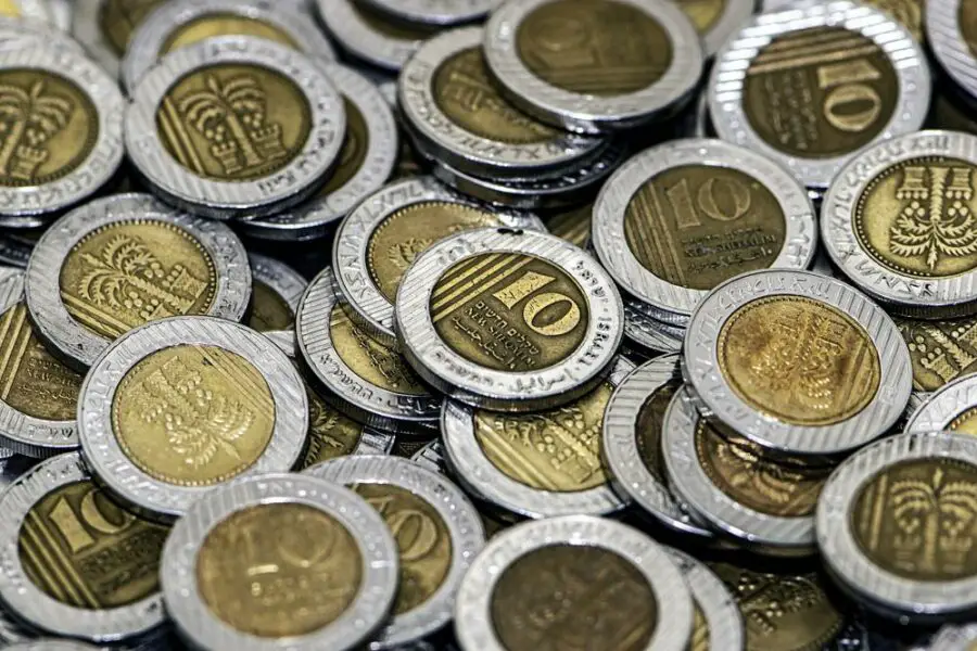 „Przelicz euro na dolary: ile dostaniesz za 1 euro, 50 euro i 1000 euro?”