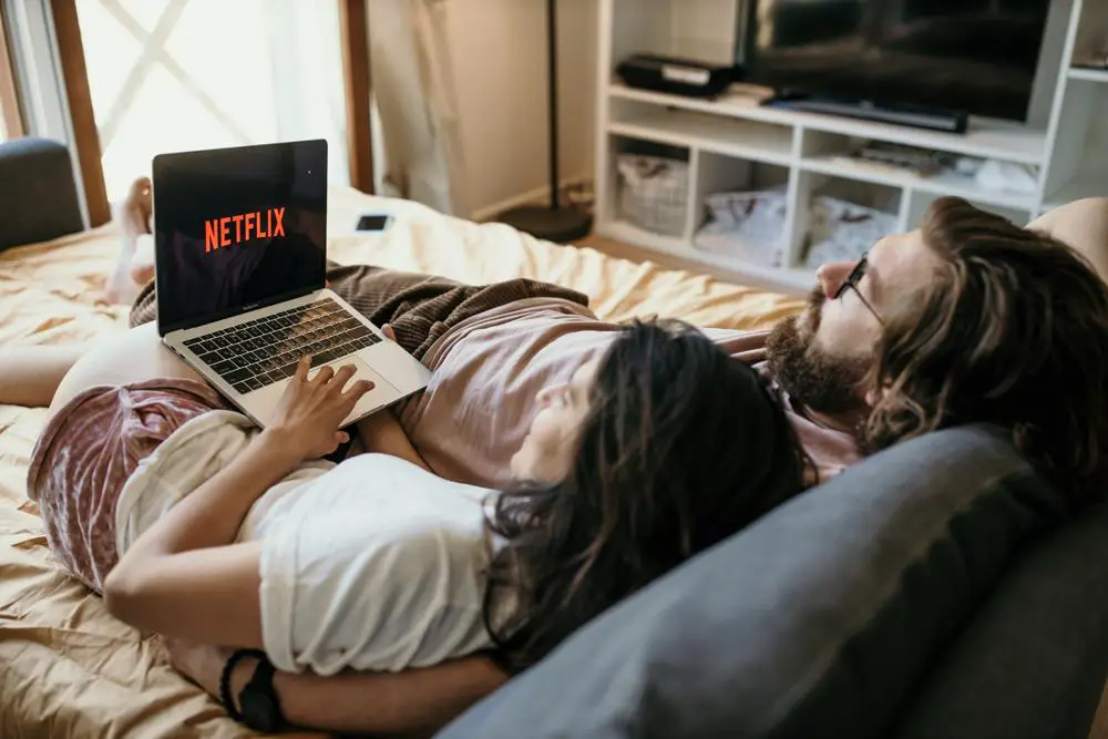 Jak kupić pakiet Netflix taniej i zaoszczędzić pieniądze?