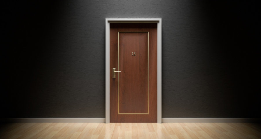 Drzwi wewnątrzklatkowe – co warto wiedzieć przed zakupem?