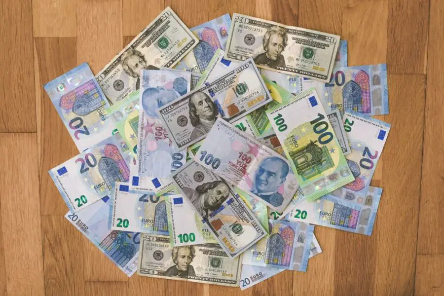 Kurs euro do korony czeskiej: ile wynosi 10 euro w czeskich koronach?