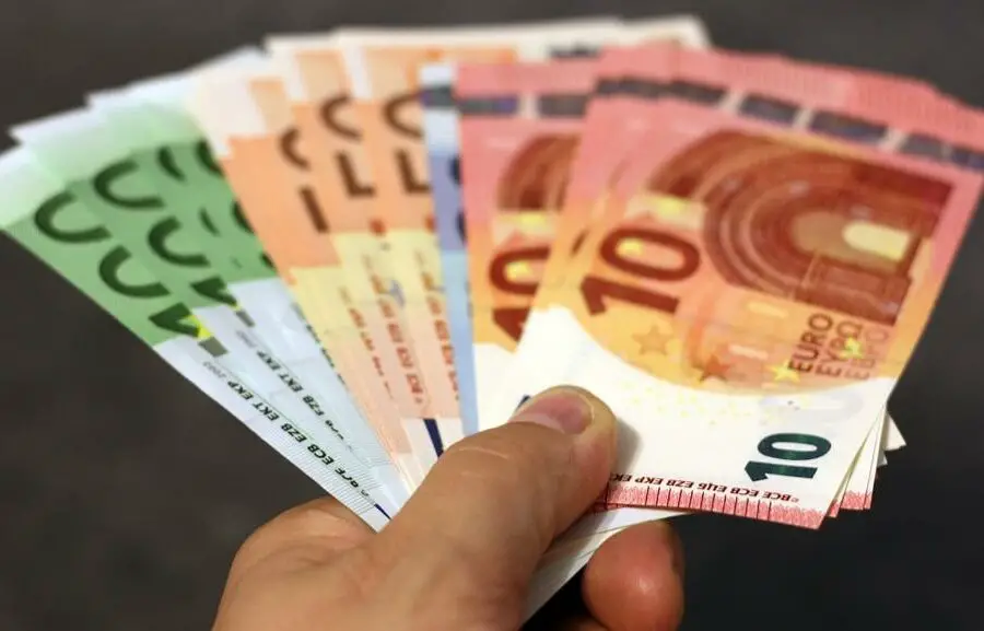 Ile to Euro w Forintach?