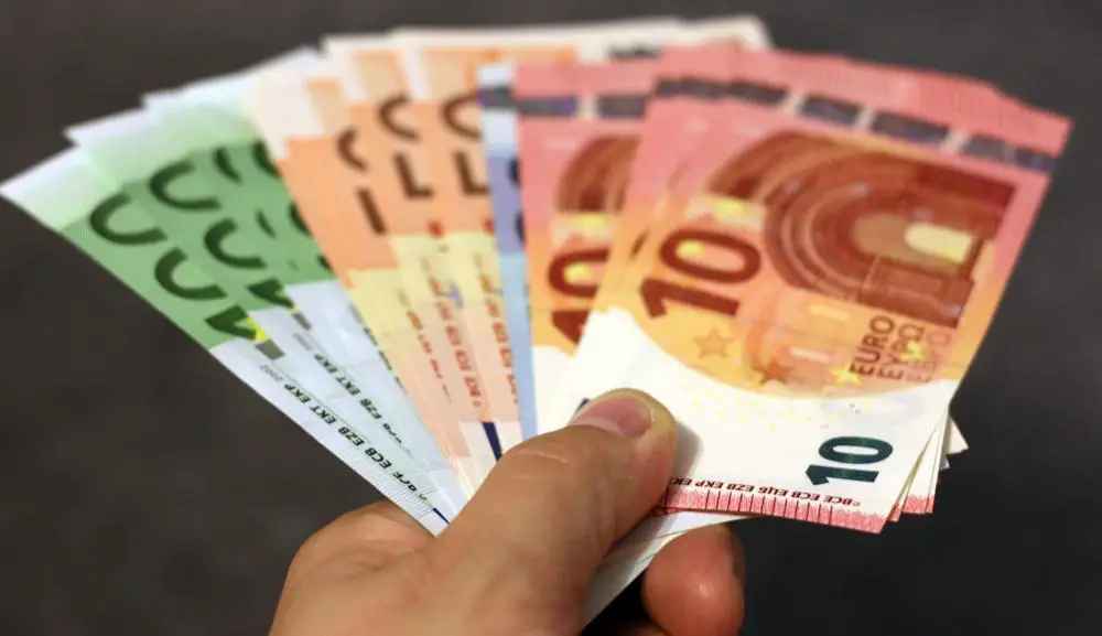 Jak przeliczyć euro na funty: 100, 50, 250, 30, 200, 40, 1000, 25, 80 – nauka wymiany walut!