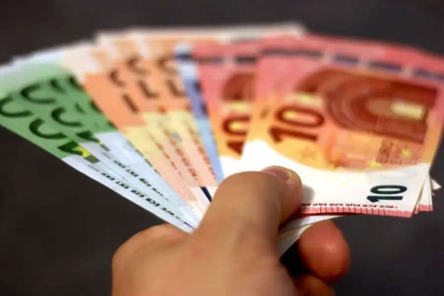 Ilu euro wynosi 10 000 złotych? Sprawdźmy kurs wymiany!