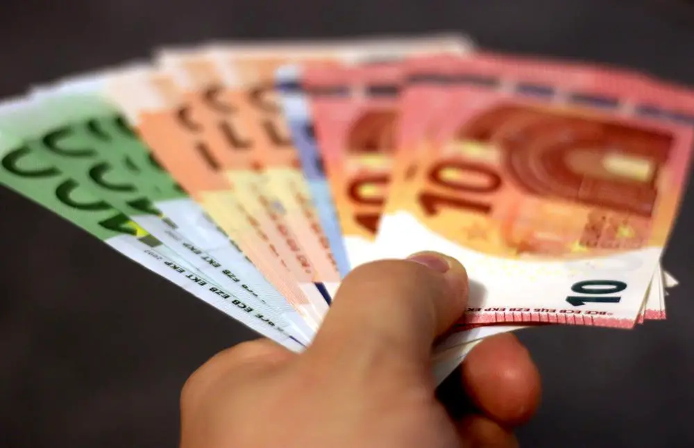 Ilu euro wynosi 10 000 złotych? Sprawdźmy kurs wymiany!
