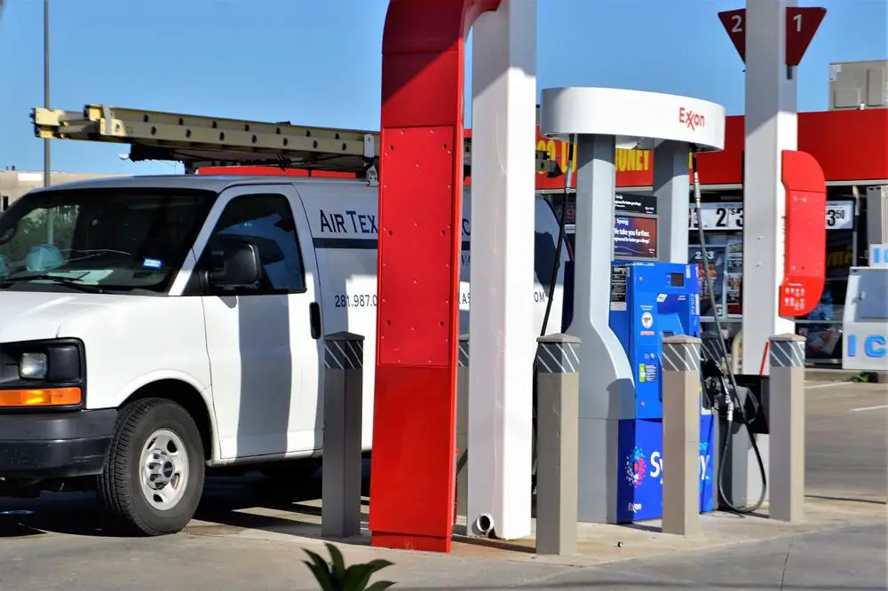 Ile płacimy za paliwo diesel? Sprawdzamy aktualne ceny!