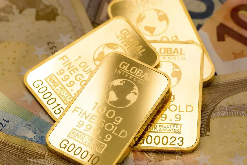 Ile kosztuje 1 gram złota o różnej próbie? Porównanie cen złota 999, 750 i 333.