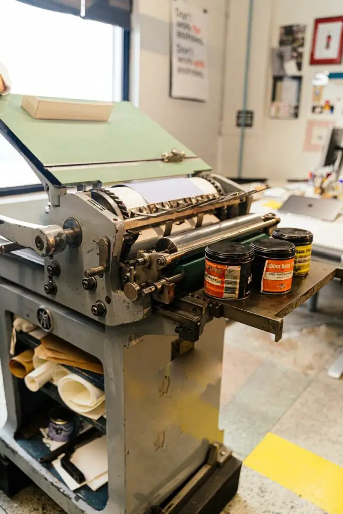 Jaką wybrać drukarkę wielofunkcyjną? Poradnik dla początkujących