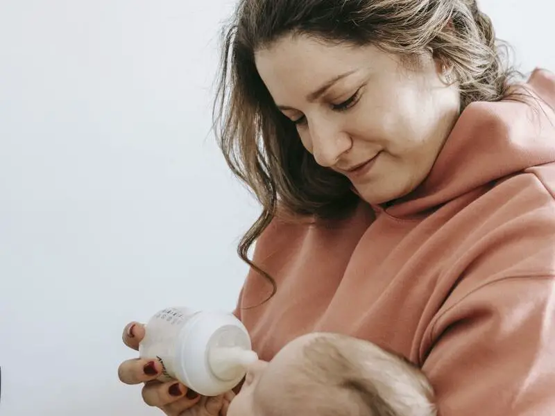 Podstawowe potrzeby noworodka: lista niezbędnych rzeczy i wyposażenie dla dziecka po porodzie