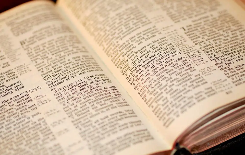 Jakie pismo święte kupić? Gdzie znaleźć odpowiednie księgi religijne?