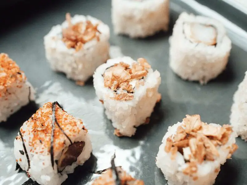 „Jakie dodatki dodać do sushi, aby nadać mu smakowitego aromatu?”
