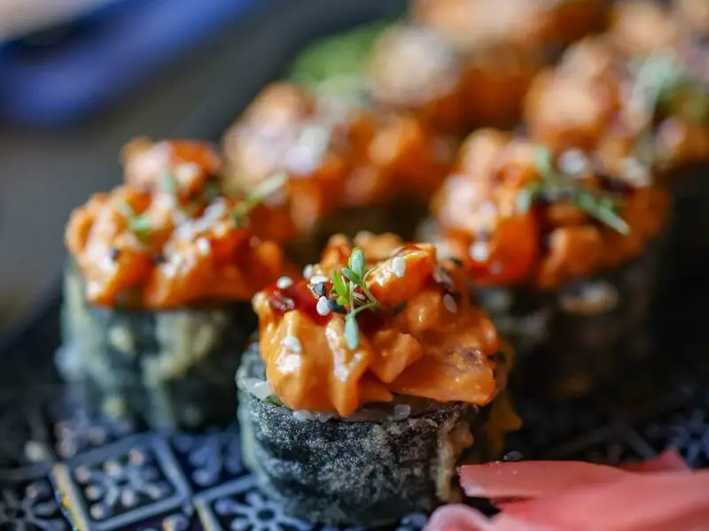 Jak zrobić sushi: Lista potrzebnych składników i narzędzi