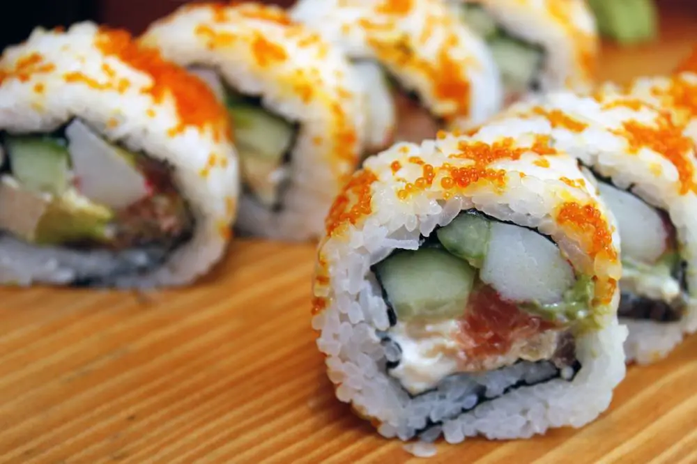 Jak zrobić sushi do środka?