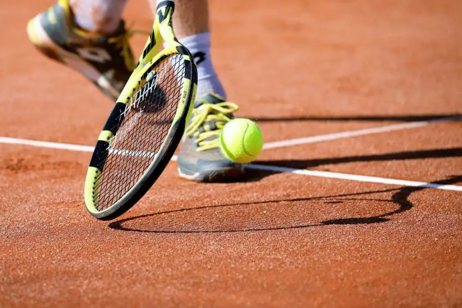 Jak dobrać idealną rakietę tenisową – poradnik dla początkujących i zaawansowanych zawodników