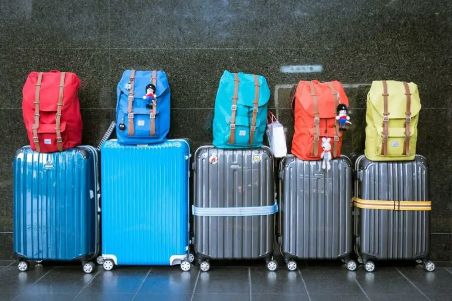 Jakie rzeczy zabrać na wyjazd trwający 4, 5, 7 lub 10 dni? Poradnik pakowania dla podróżnych.