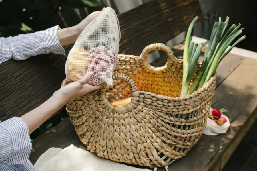 Jak samodzielnie zrobić woreczki na warzywa – prosty przewodnik w kilku krokach