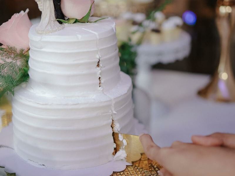 Ile kosztuje tort weselny w 2024? Wyszukajcie najnowsze ceny!